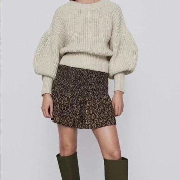 Zara Dresses & Skirts - Zara printed mini skirt Small